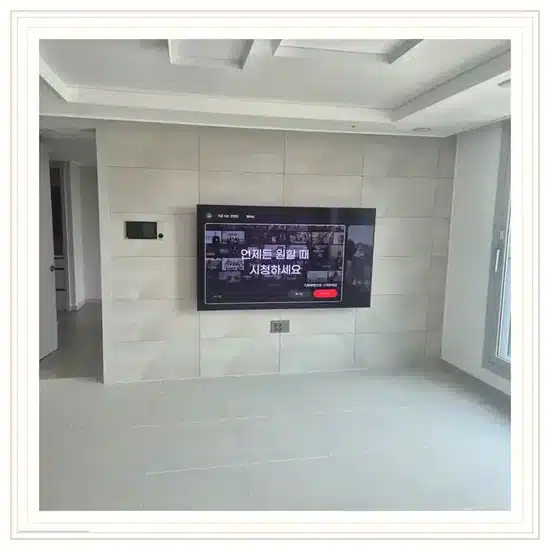 벽걸이TV 설치 거실 배치 참고 이미지