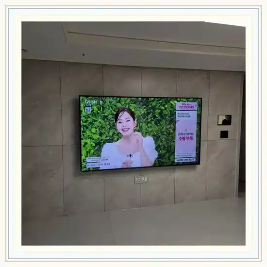 벽걸이TV 설치 거실 배치 참고 이미지