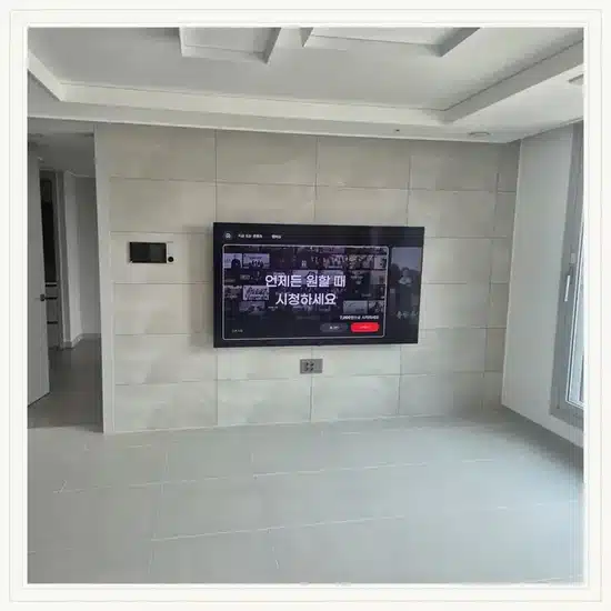 벽걸이TV 설치 거실 배치 참고 이미지