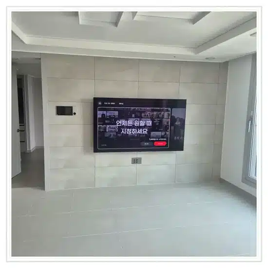 벽걸이TV 설치 거실 배치 참고 이미지