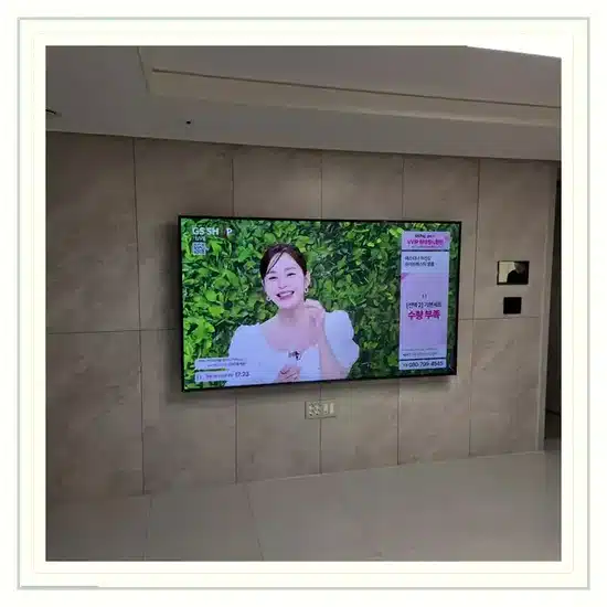 벽걸이TV 설치 거실 배치 참고 이미지