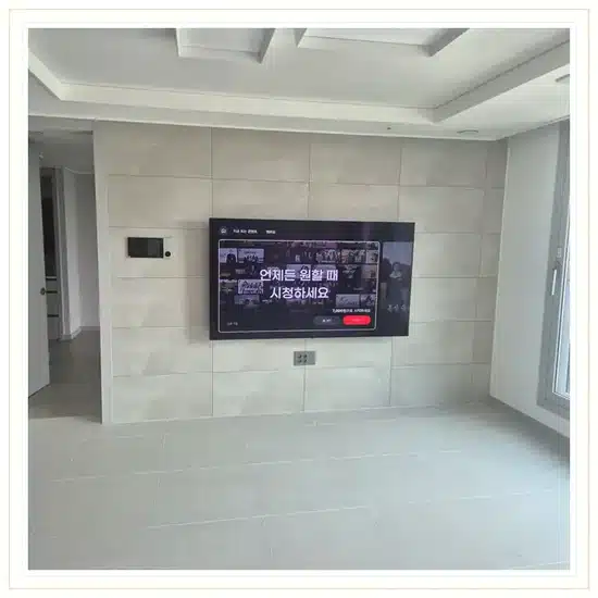 벽걸이TV 설치 거실 배치 참고 이미지