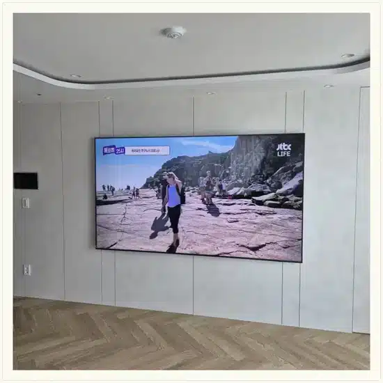 벽걸이TV 설치 거실 배치 참고 이미지