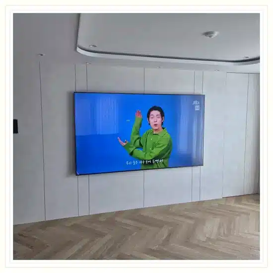 벽걸이TV 설치 거실 배치 참고 이미지