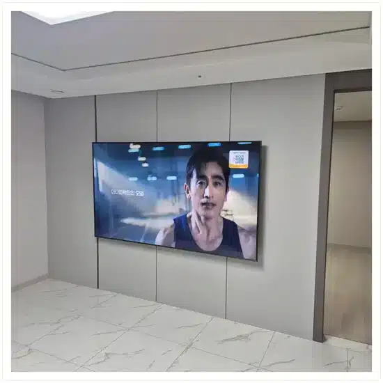 벽걸이TV 설치 거실 배치 참고 이미지
