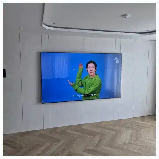 벽걸이TV 설치 거실 배치 참고 이미지