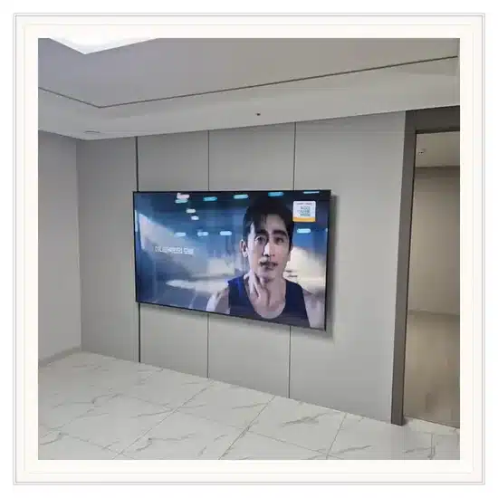 벽걸이TV 설치 거실 배치 참고 이미지