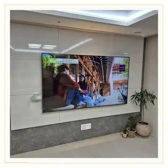 벽걸이TV 설치 거실 배치 참고 이미지
