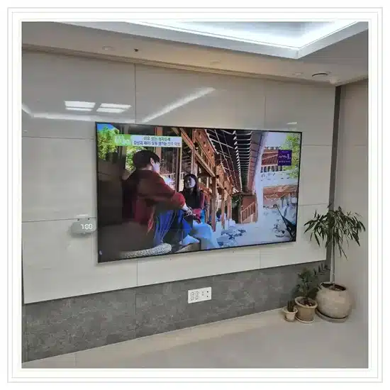 벽걸이TV 설치 거실 배치 참고 이미지